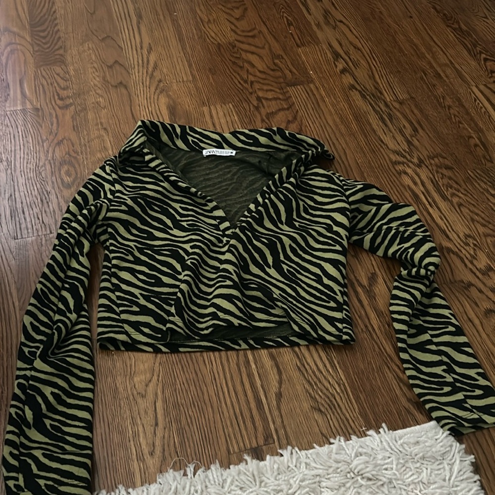 Zara long sleeve shirt size small. Zebra print